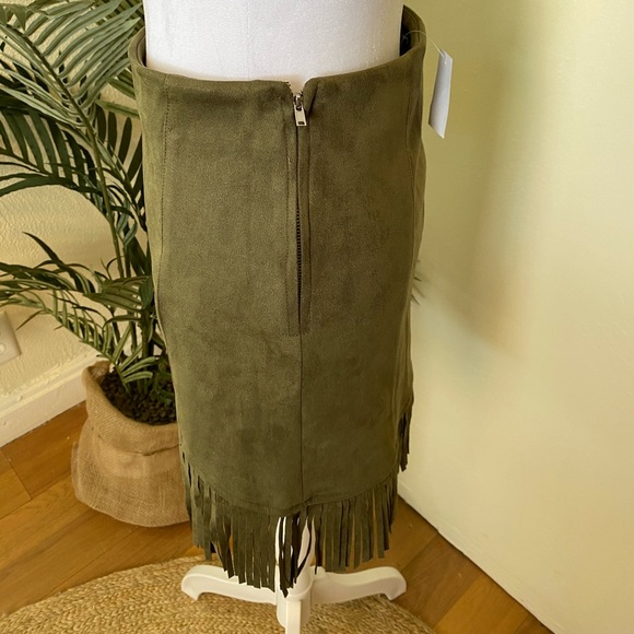 Flying Tomato Olive Suede Fringe Mini Skirt Size S - Picture 4 of 7